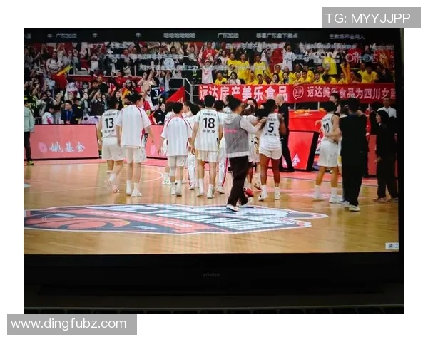 曾凡博的篮球之路：从青涩少年到耀眼明星的成长历程与未来展望